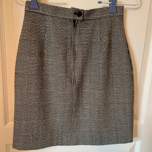 CLASSIC PURE VIRGIN WOOL MINI SKIRT - LINED - Picture 3 of 9